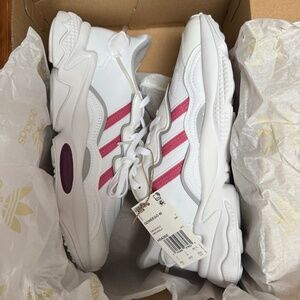 Adidas Ozweego (NWT)